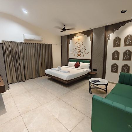Shree Jalaram Resort Kodāe Exteriér fotografie