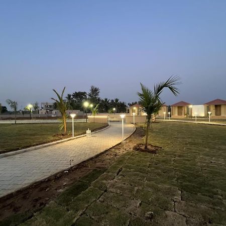 Shree Jalaram Resort Kodāe Exteriér fotografie