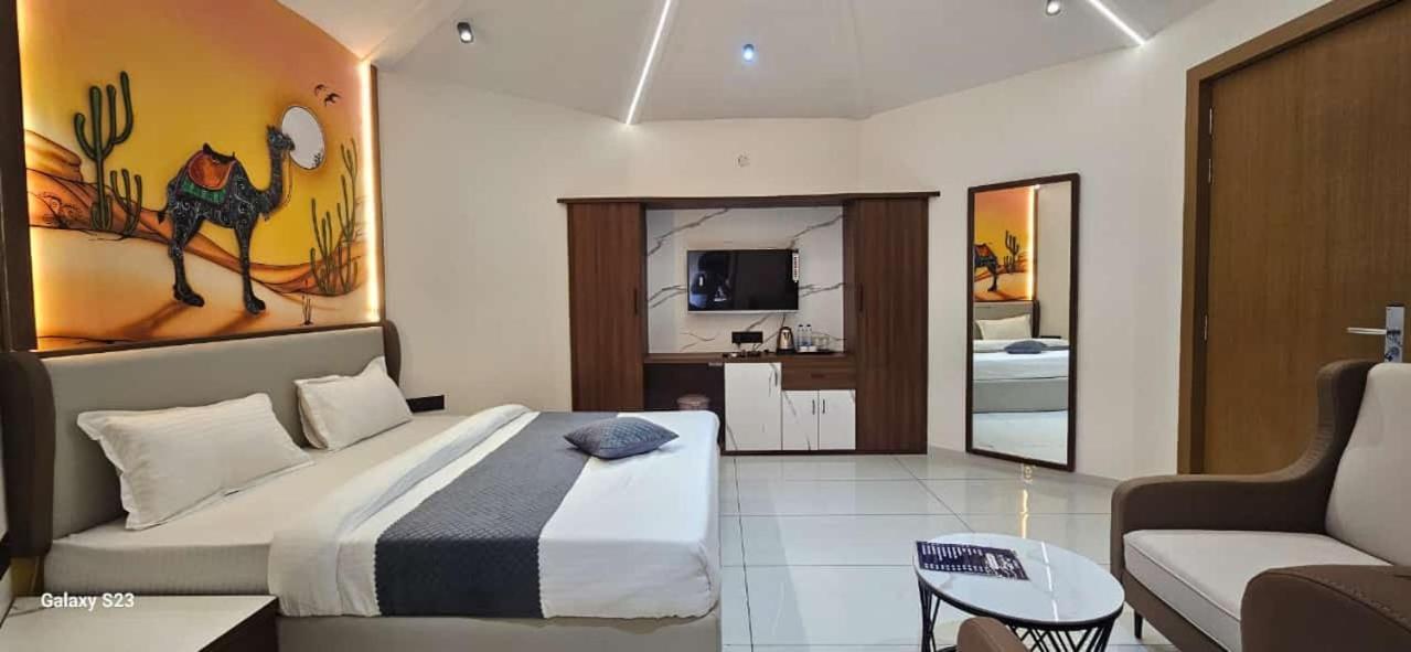 Shree Jalaram Resort Kodāe Exteriér fotografie