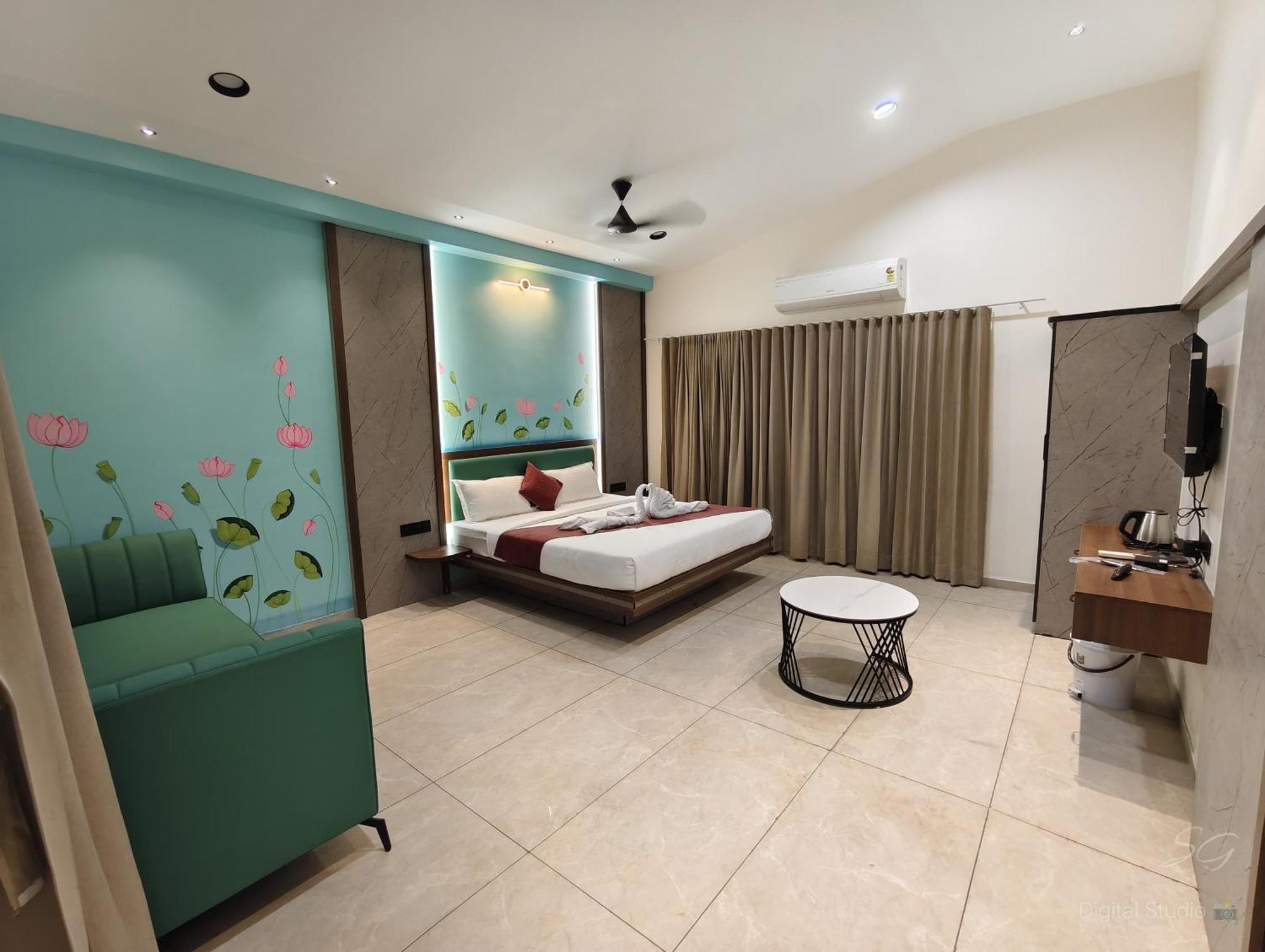 Shree Jalaram Resort Kodāe Exteriér fotografie