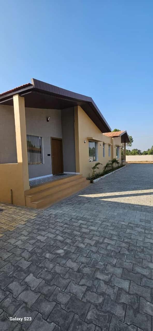 Shree Jalaram Resort Kodāe Exteriér fotografie