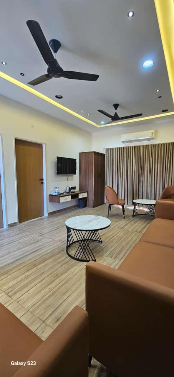 Shree Jalaram Resort Kodāe Exteriér fotografie